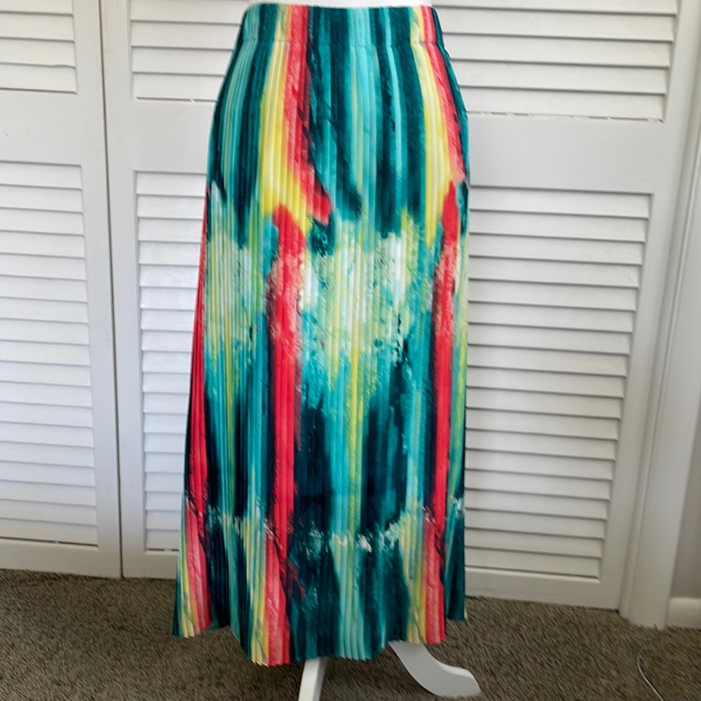 Alfani Pleated Midi Skirt Size Medium. NWT